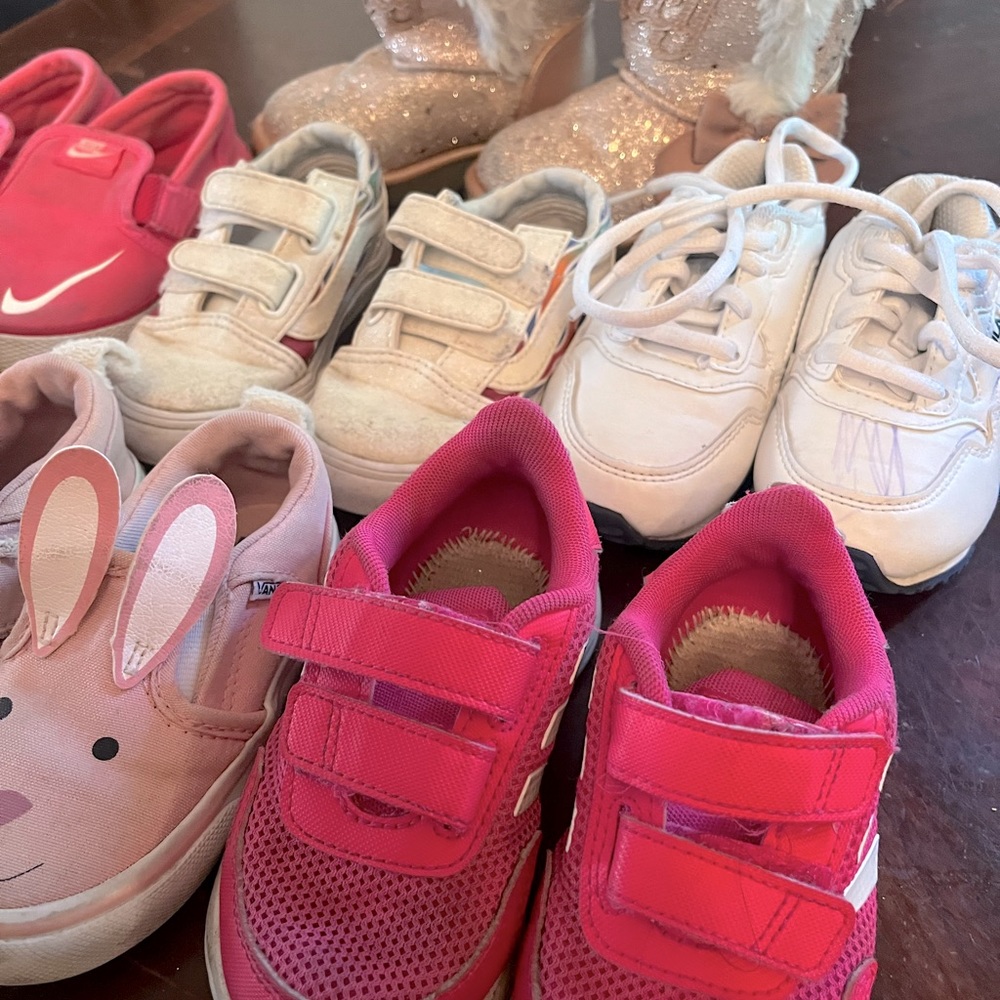 Bundle of toddlers shoes all in ok condition some newer sizes 6,61/2 and 7